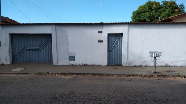 Casa com lote grande na melhor localização do setor leste Vila Nova