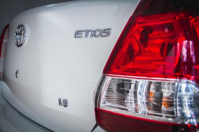 TOYOTA ETIOS SEDAN X PLUS 15 MT 19/20 - Foto 3