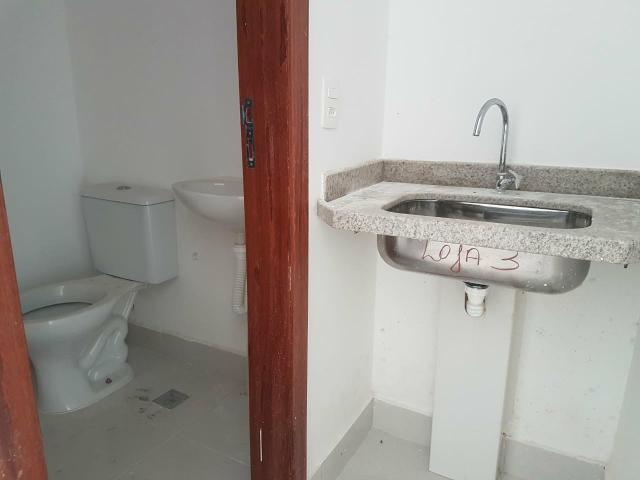 Lojas novas 60m2 na quadra do mar Excelente ponto comercial - Foto 2