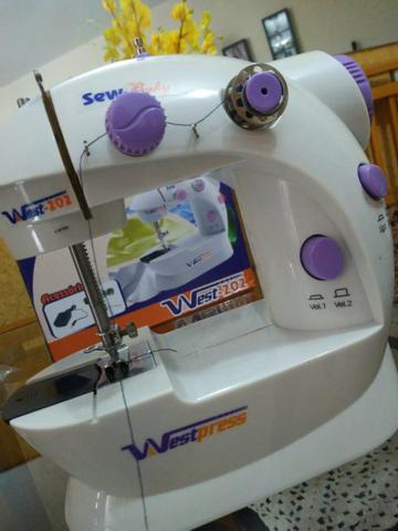 Mini máquina de costura