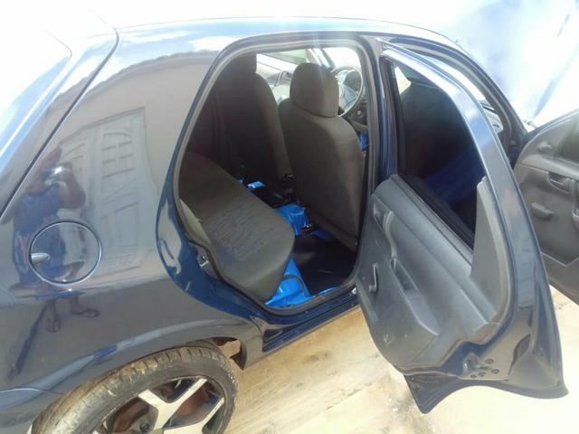 Vende_se um carro celta - Foto 2