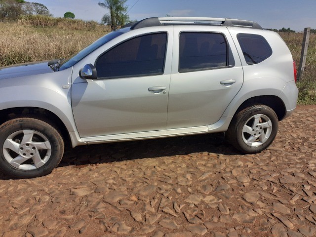 RENAULT DUSTER EM PERFEITO ESTADO