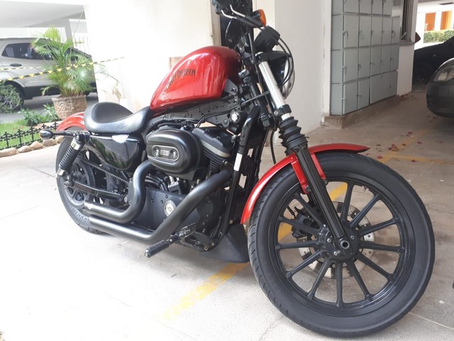 HARLEY DAVIDSON IRON 883
