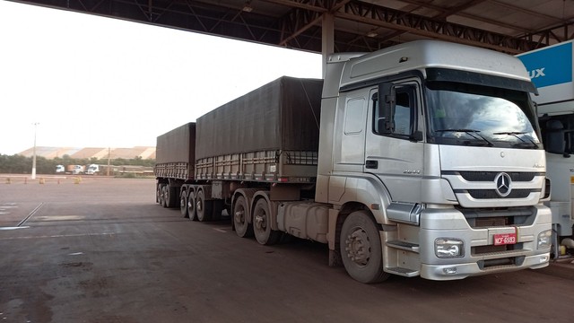 CAMINHÃO MERCEDES AXOR 3X3