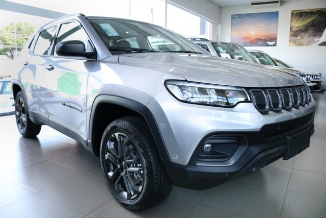 JEEP COMPASS LONGITUDE 4P