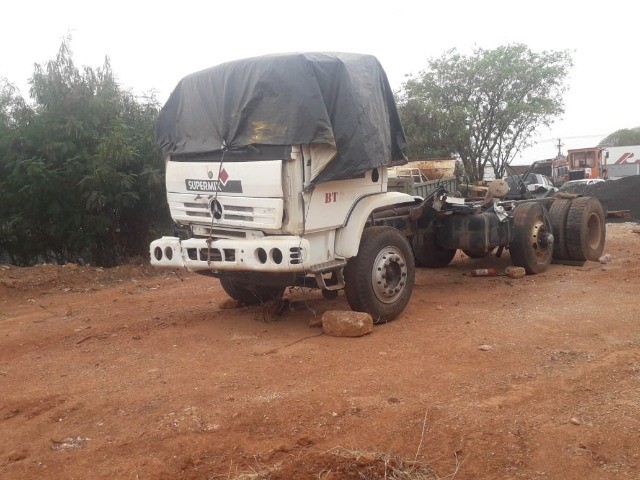 MERCEDES BENZ 2324 ANO 2000