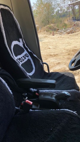 VENDE-SE OU TROCA-SE VOLVO VM 270