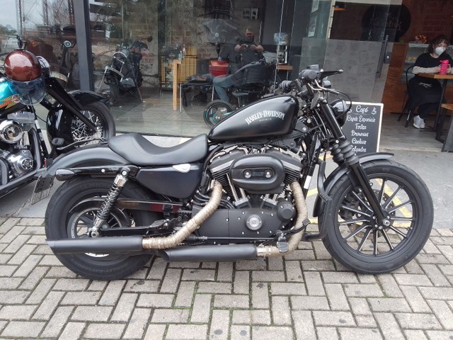 HARLEY IRON 883.