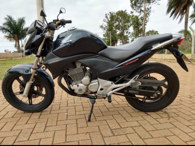 CB 300R 2012  VENDO URGENTE EM ATÉ 48X/PARCELO NO BOLETO 