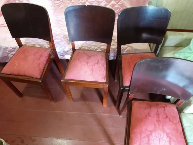 Conjunto cristaleira e mesa com quatro cadeiras antiguidade  - Foto 3