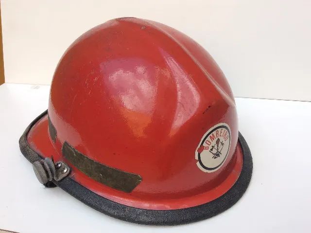 capacete de bombeiro antigo