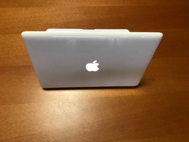 Kit Apple MacBook White + IPhone 7