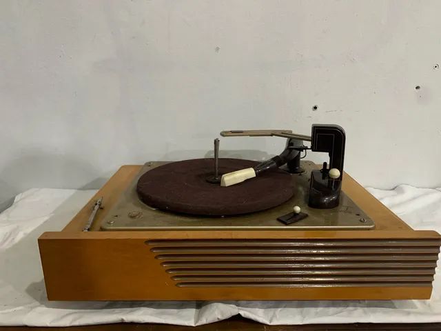 Radio vitrola com gabinete em madeira - Foto 2