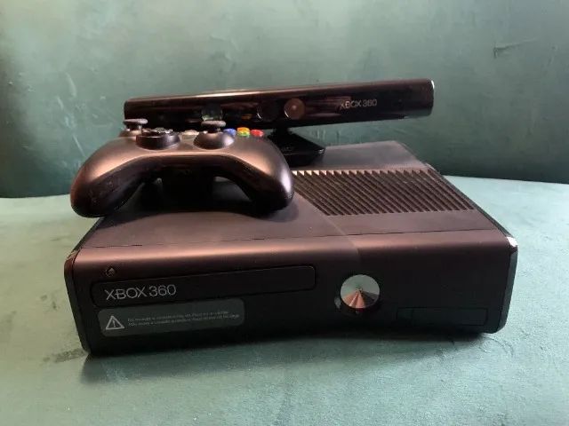 Console 360 Super Slim 250gb + Kinect e 5 Jogos Standard Cor Preto