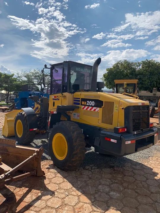 Komatsu WA200-5 - Ano 2013  - Foto 3