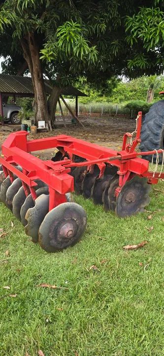 Vende-se esse trator com a grade - Foto 2
