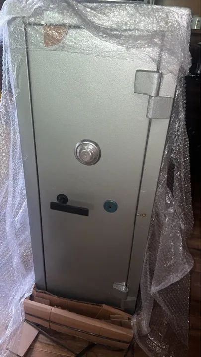 Cofre de aço concretado novo