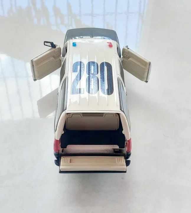 Miniatura Chevrolet suburban 1993 1/24 - Foto 6