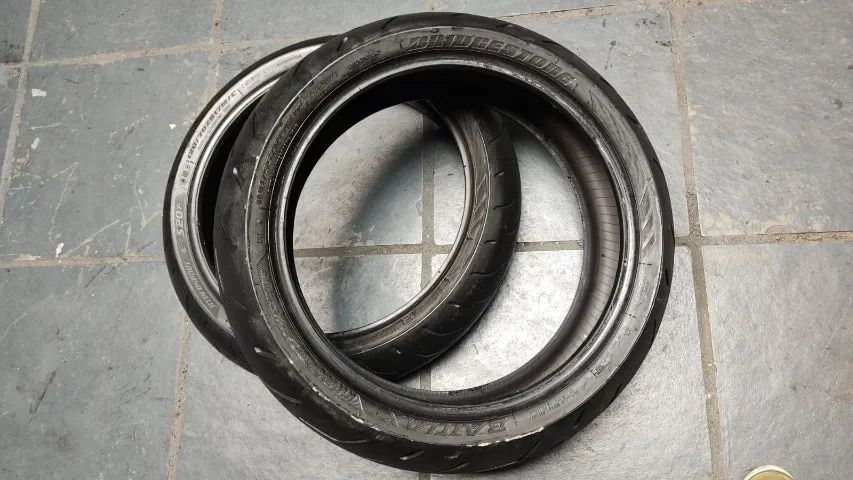Par pneu usado Bridgestone Hyper Sport S20 120/70-17 e 180/55-17 - Foto 6