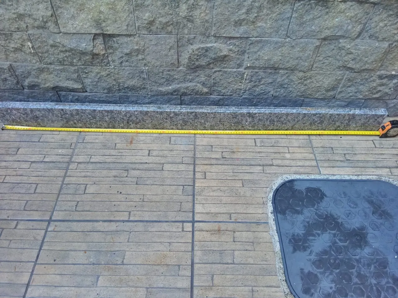 Pedra para assentar box em granito ocre