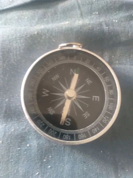 Bússola de bolso para camping