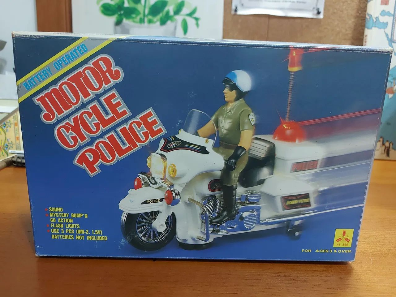 BRINQUEDO ANOS 90 - MOTO POLICIAL COM SOM E LUZ - Foto 2