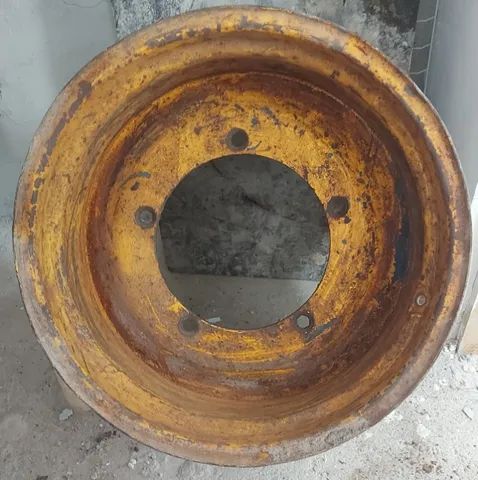 roda traseira retroescavadeira JCB