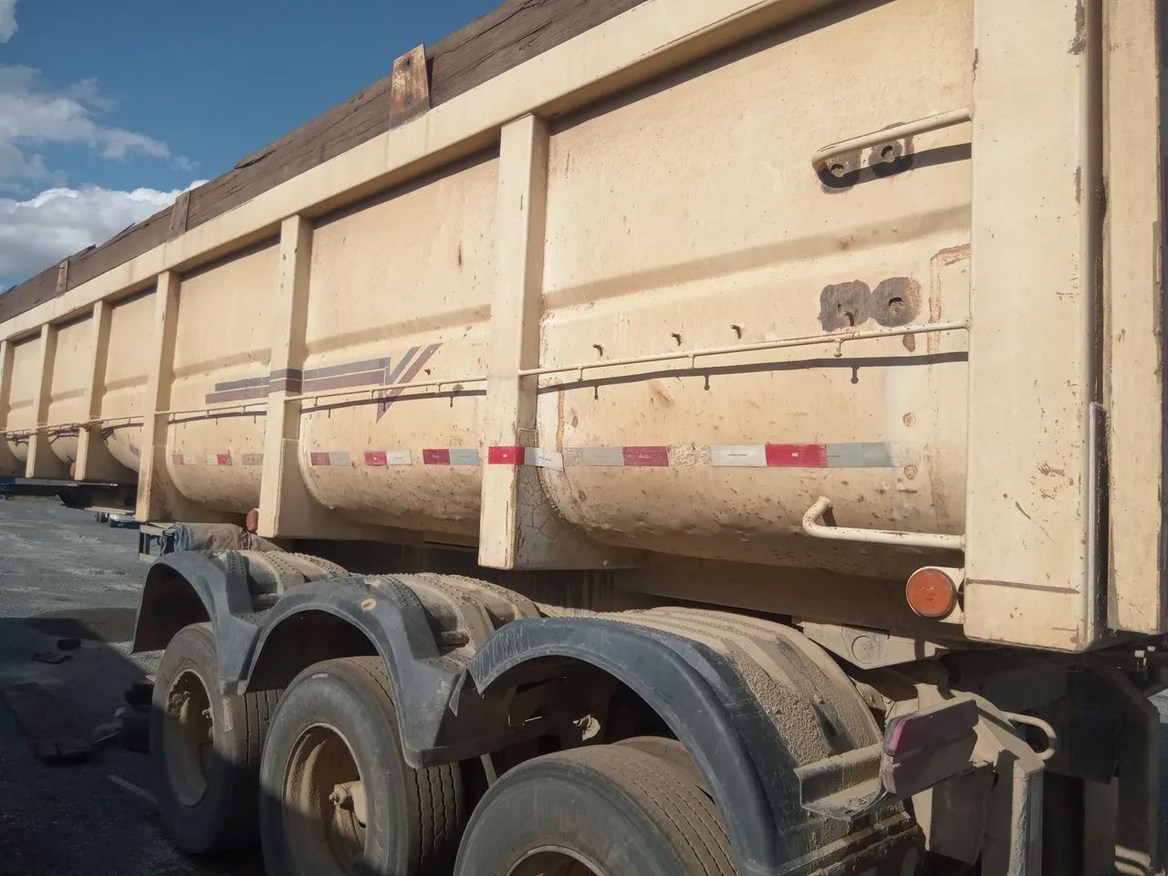 Carreta basculante 3 eixos  - Foto 7