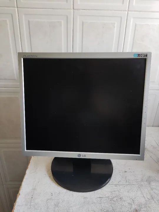 Monitores LG, lote com 11. - Foto 2