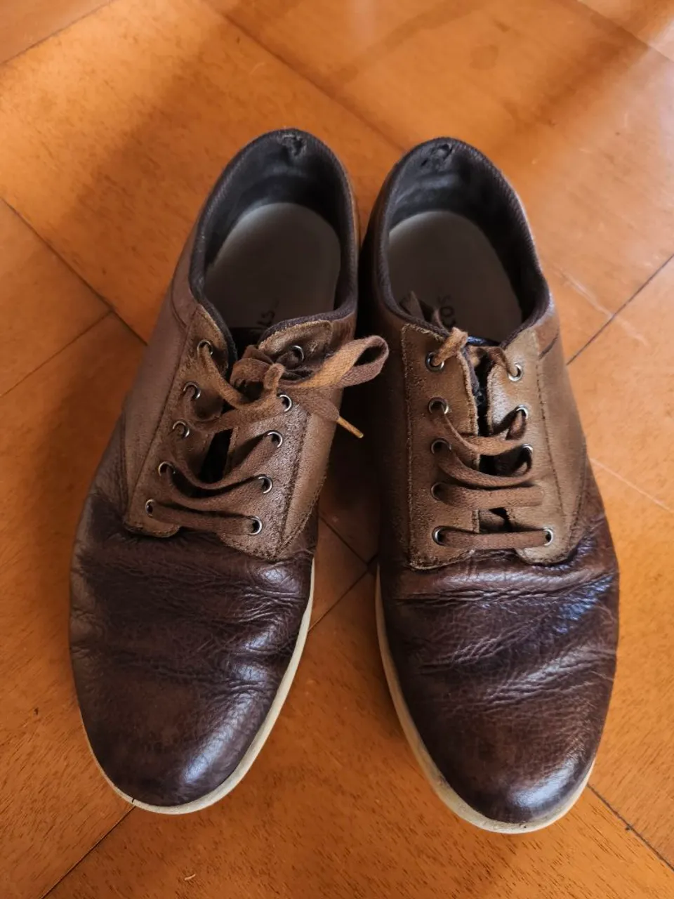 Sapatos de Couro Marrons - Conforto e Estilo