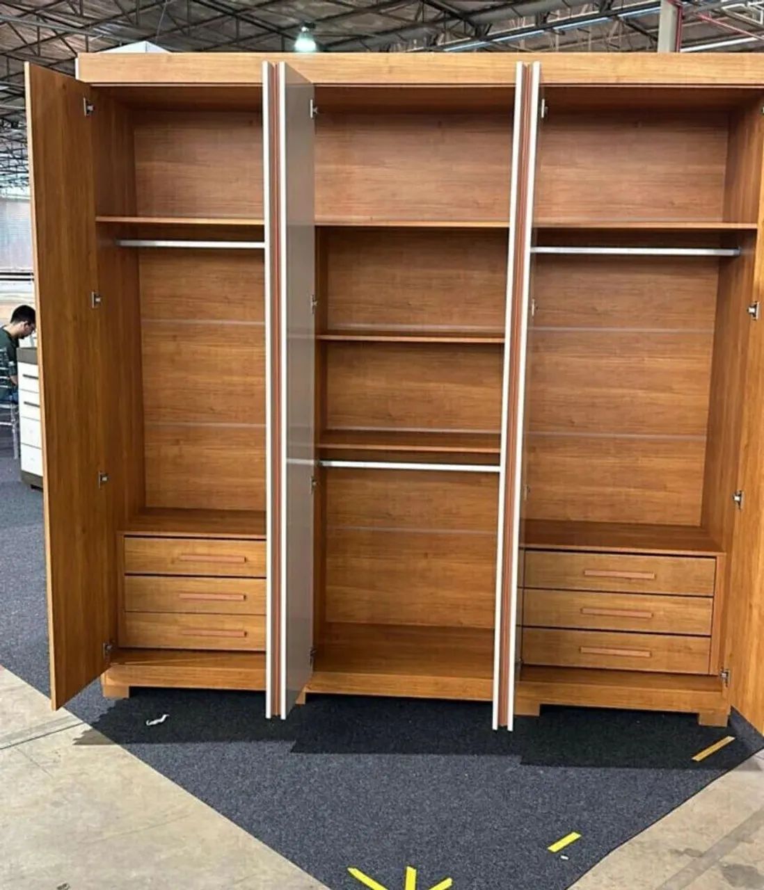 GUARDA ROUPA CASAL 6 PORTAS - Foto 4