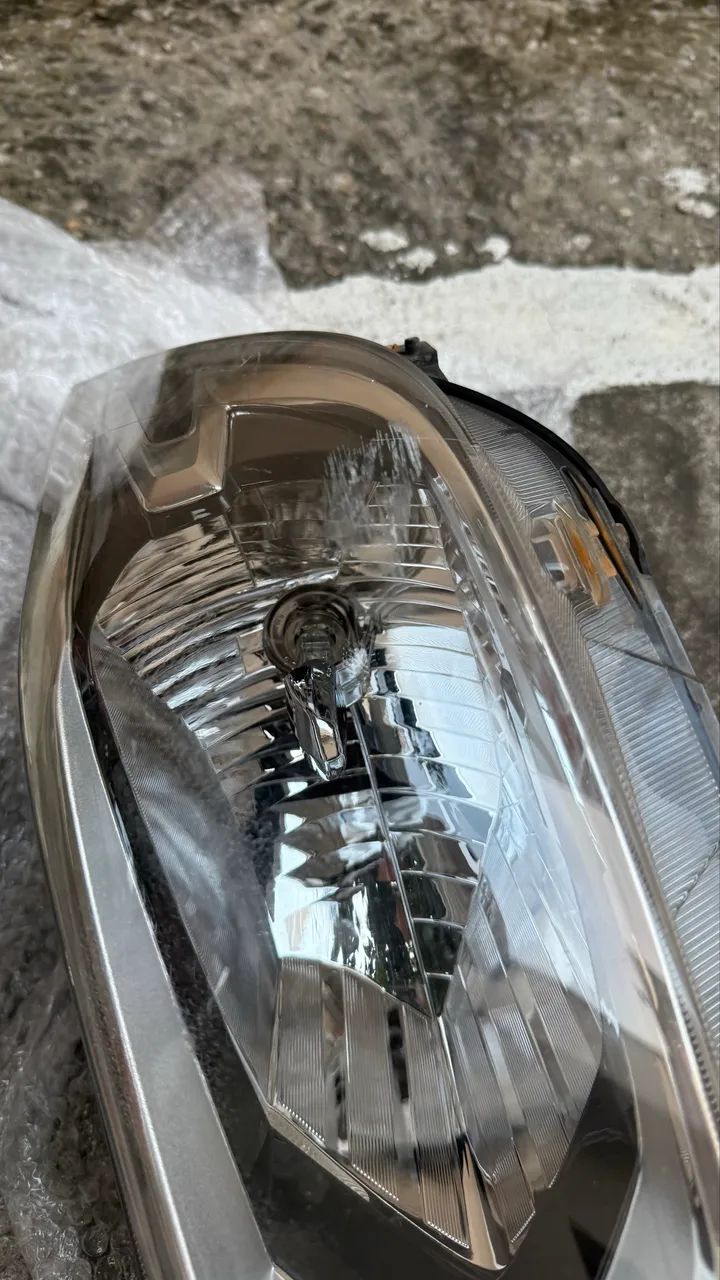 Vendo par de faróis dianteiros e lanternas traseiras em ótimo estado. - Foto 4