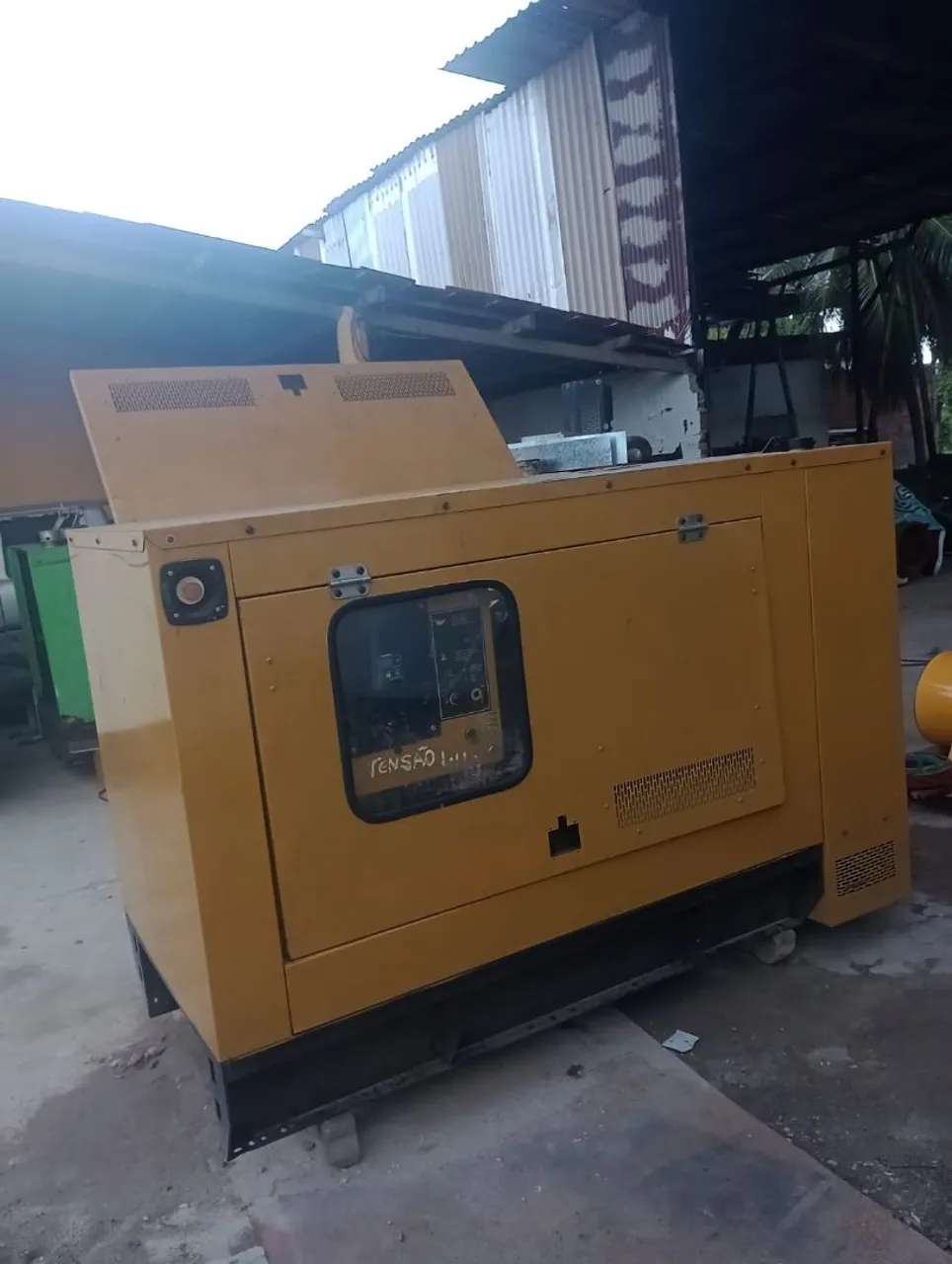 Gerador de Energia (100KVA)