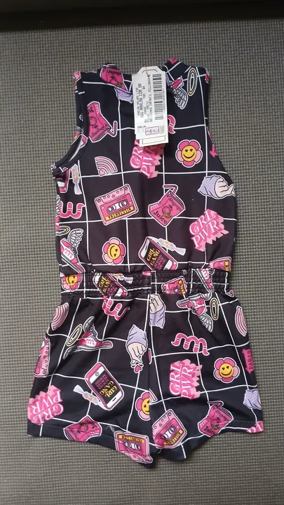 Vende-se um lote de roupa infantil