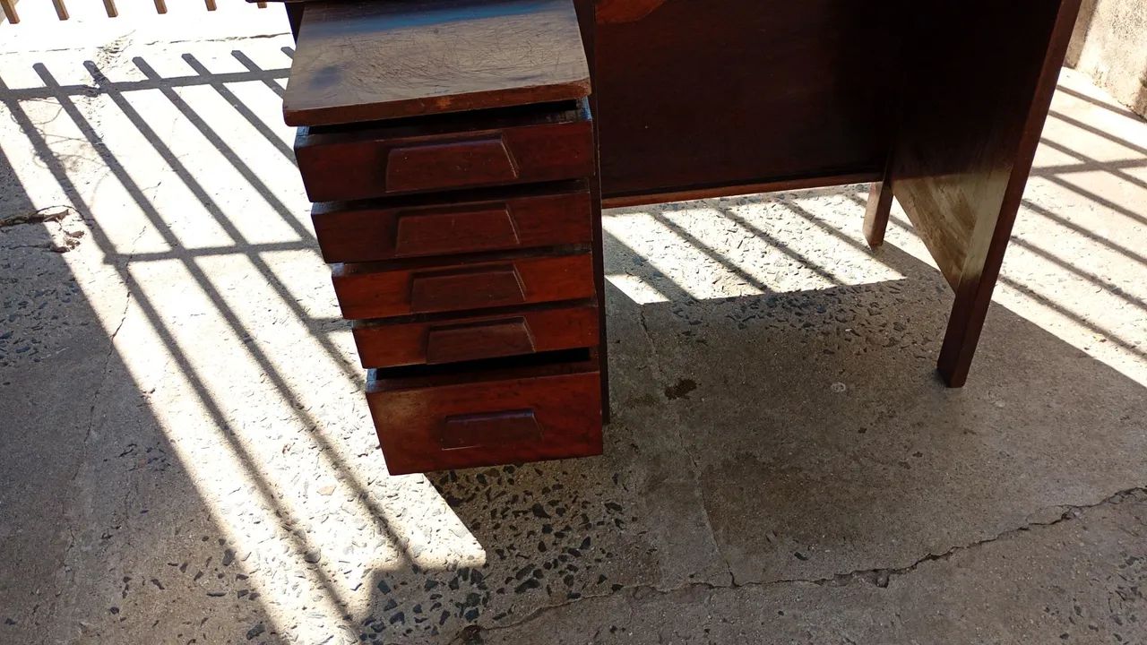 Escrivaninha de Madeira Clássica - Foto 2