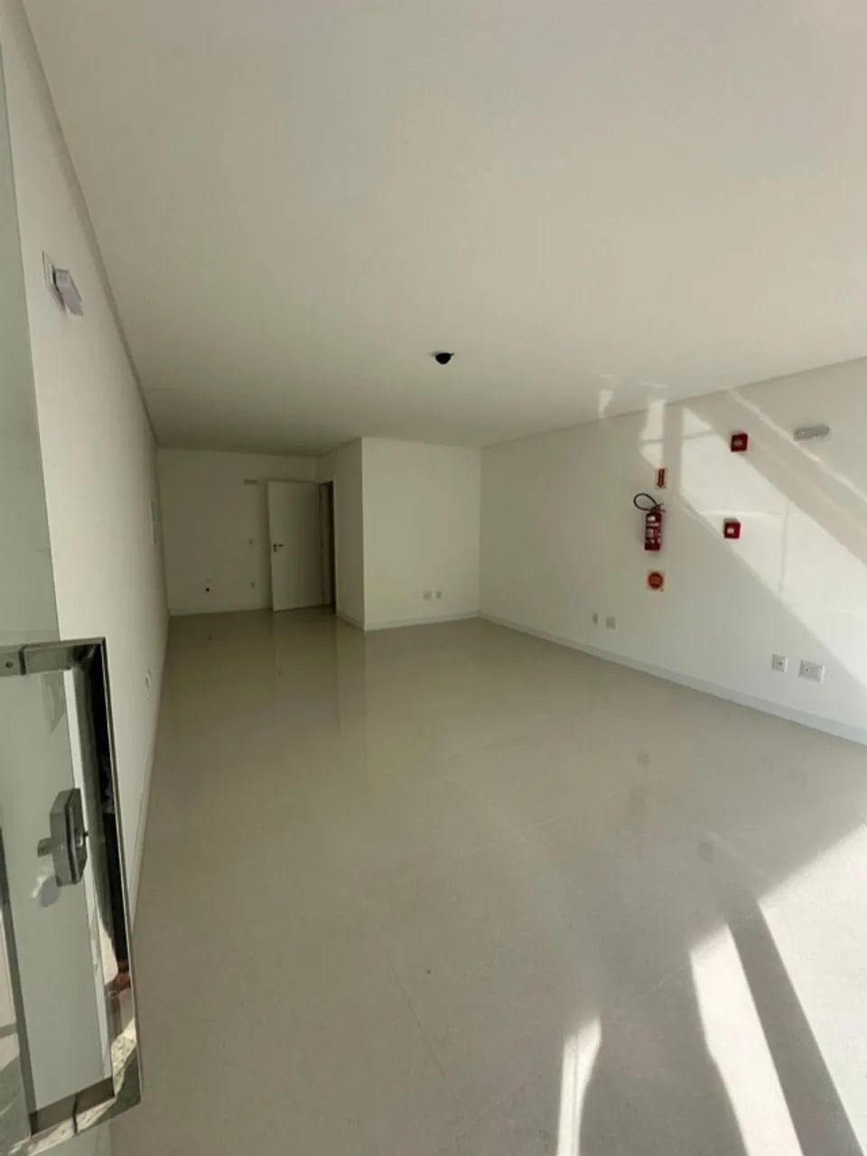 Sala Comercial , Quadra Mar, Bem localizada, C/ Banheiro e 1 Vaga - Foto 3