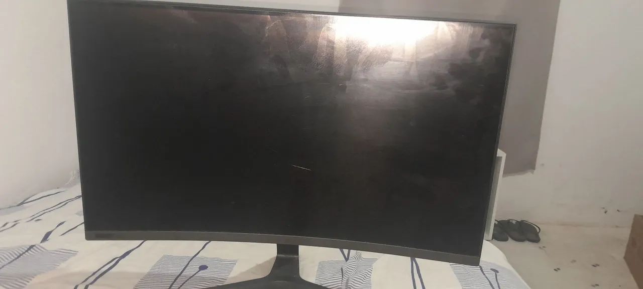 Monitor Samsung 27 polegadas Curvo Gamer - Liga, painel quebrado (peças)