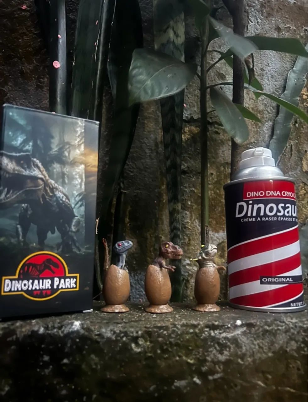 Lata creme de barbear Jurassic Park + ovos com dinossauros