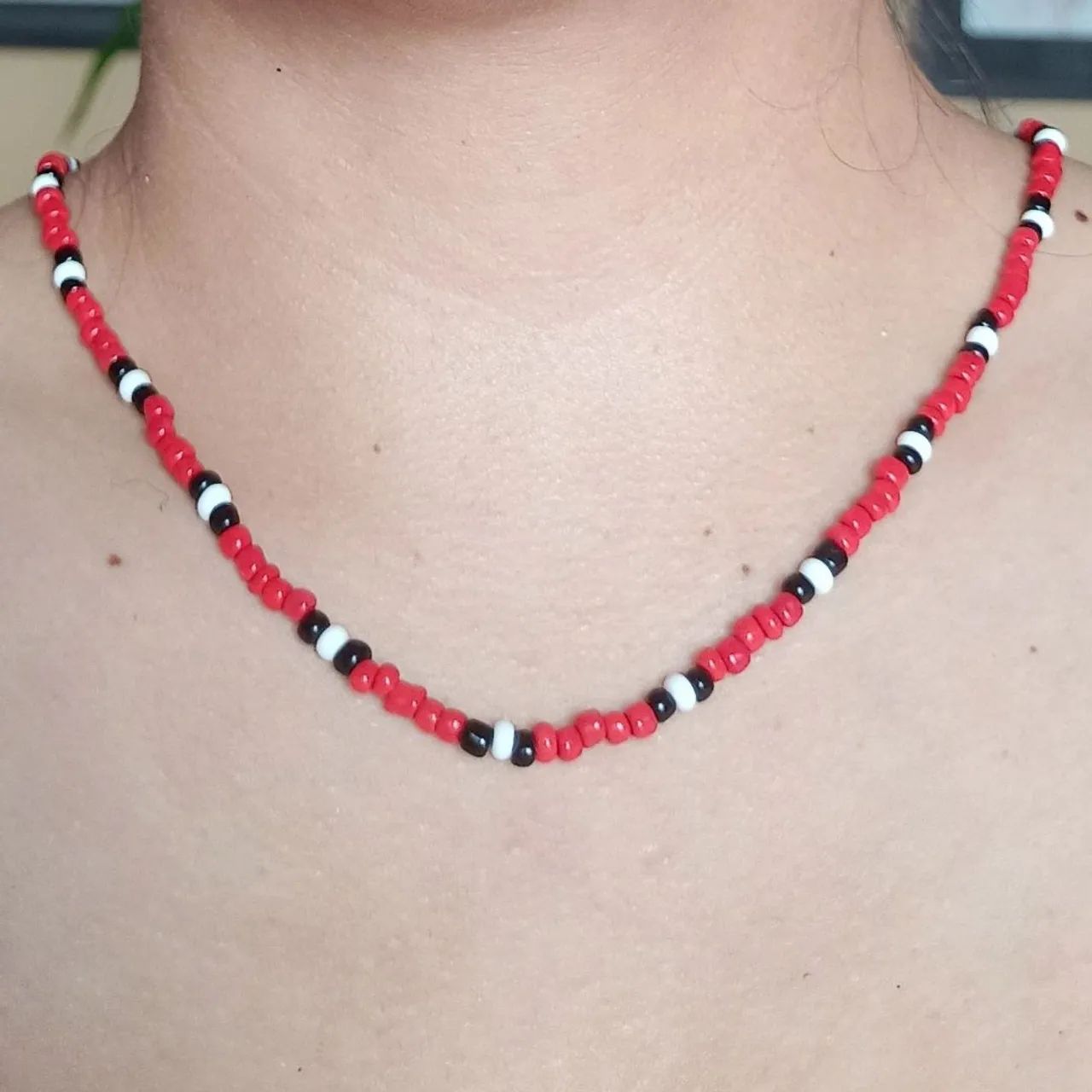 Colar de miçangas cobra coral - Foto 3
