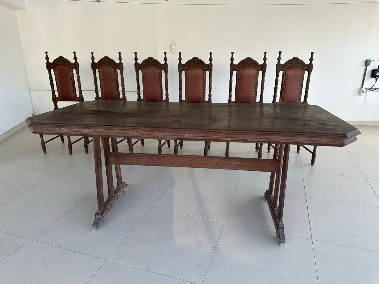 Jogo de Mesa Antiga com 6 Cadeiras em Madeira Maciça