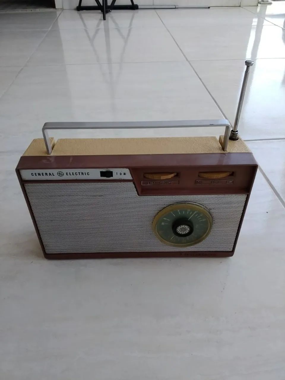 Rádio General Eletric Tom