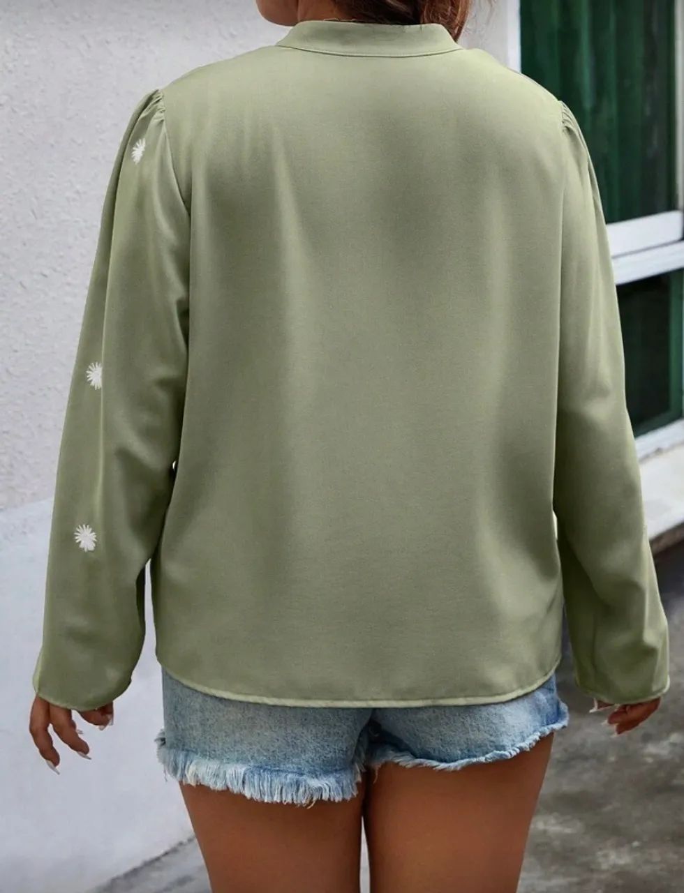 Camisa Shein com bordados  - Foto 3