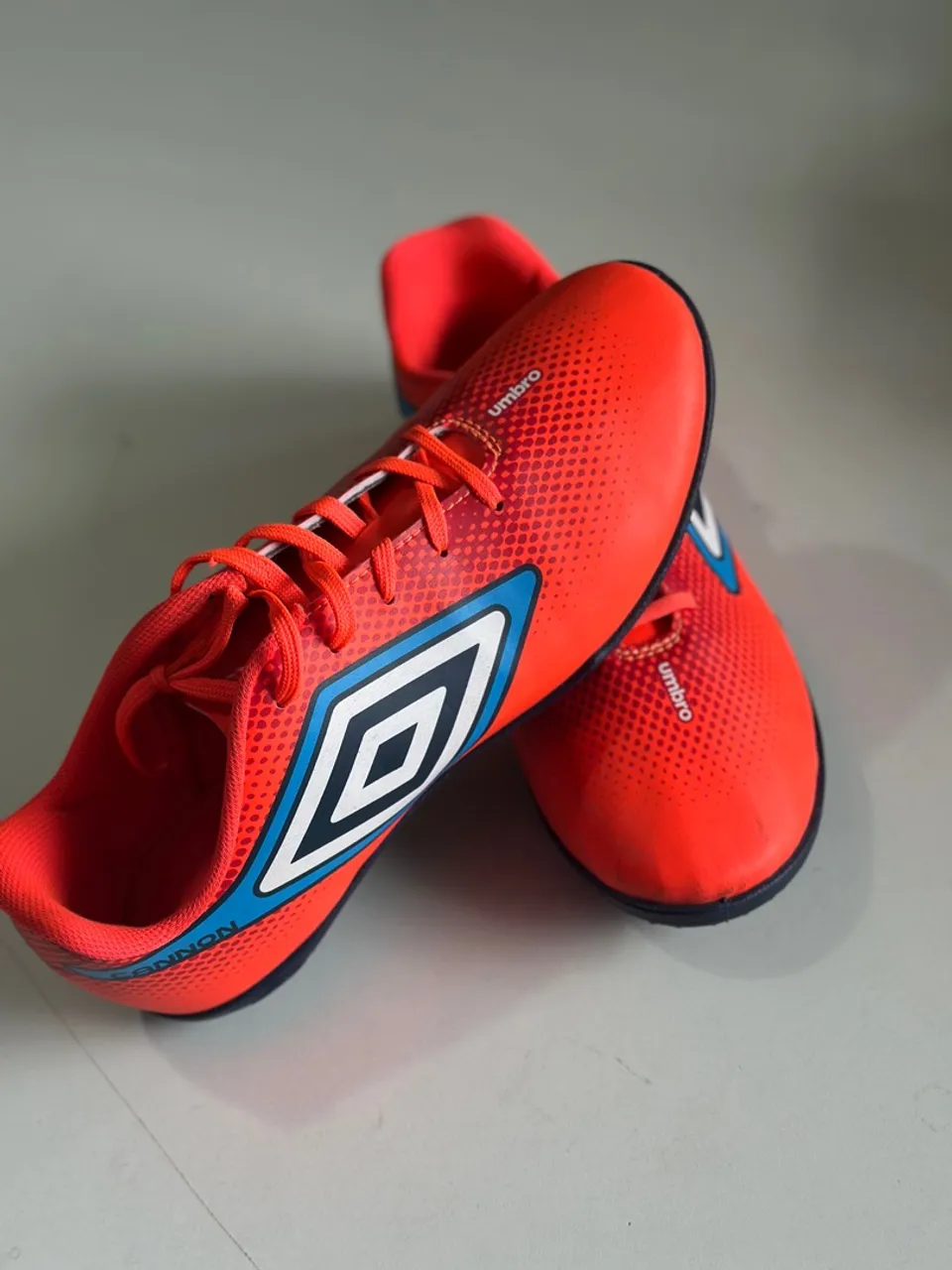 Chuteira Umbro Cannon- Tamanho 42 - Usada