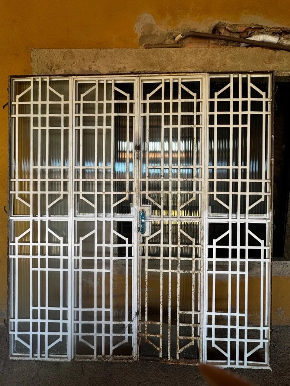 Porta de ferro com vidros
