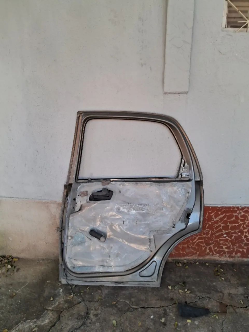 Porta completa traseira direita gm corsa montana 2003 até 2012 prata 