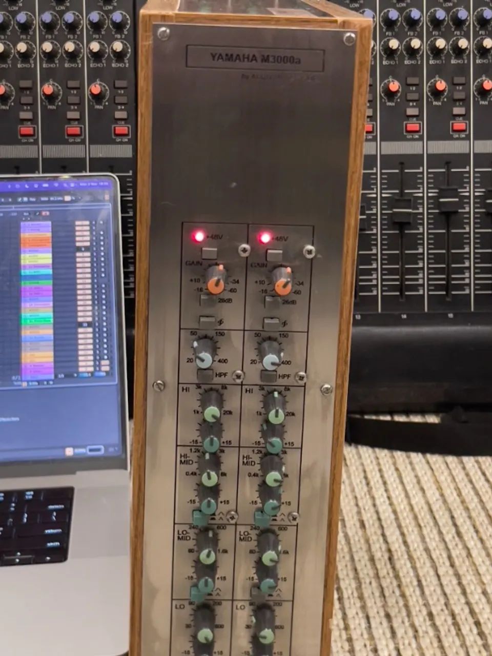 2 Canais de pré-amplificador e equalizador Analógico da Yamaha M3000A (Feito à mão)