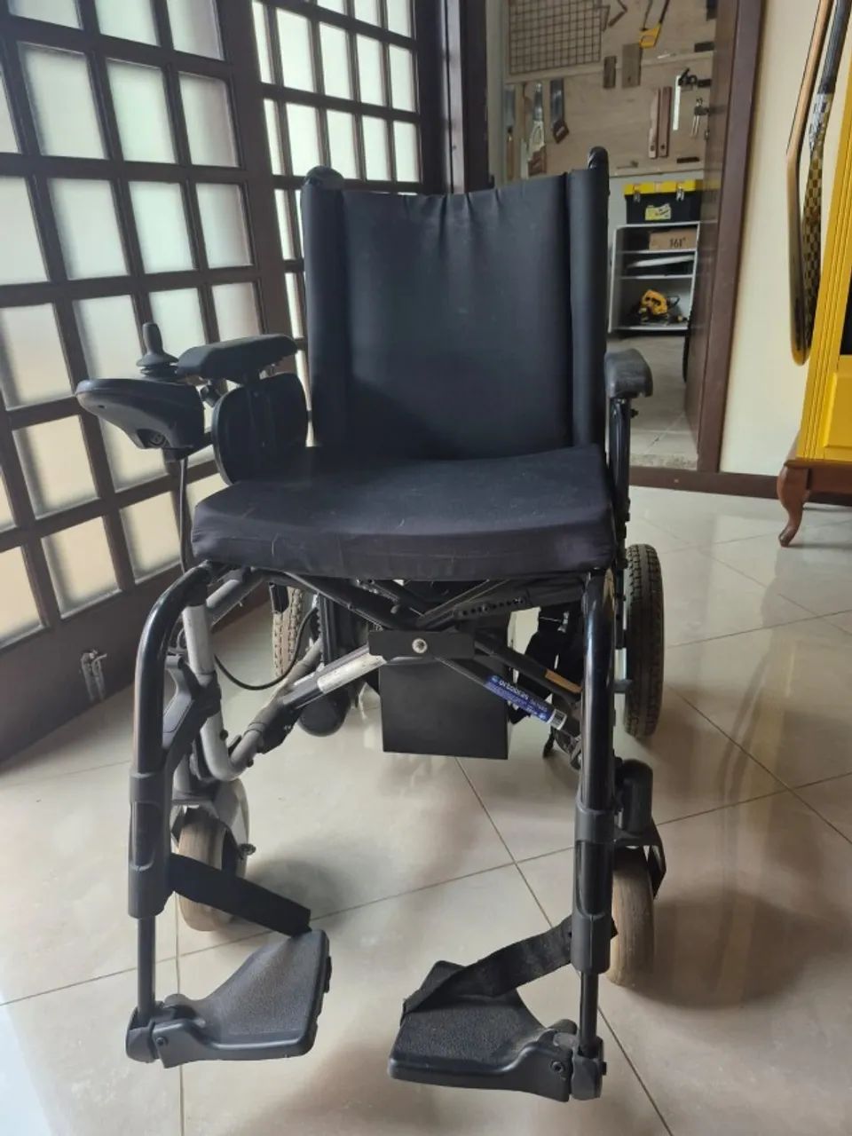 Cadeira de Rodas Motorizada E4 - Foto 3