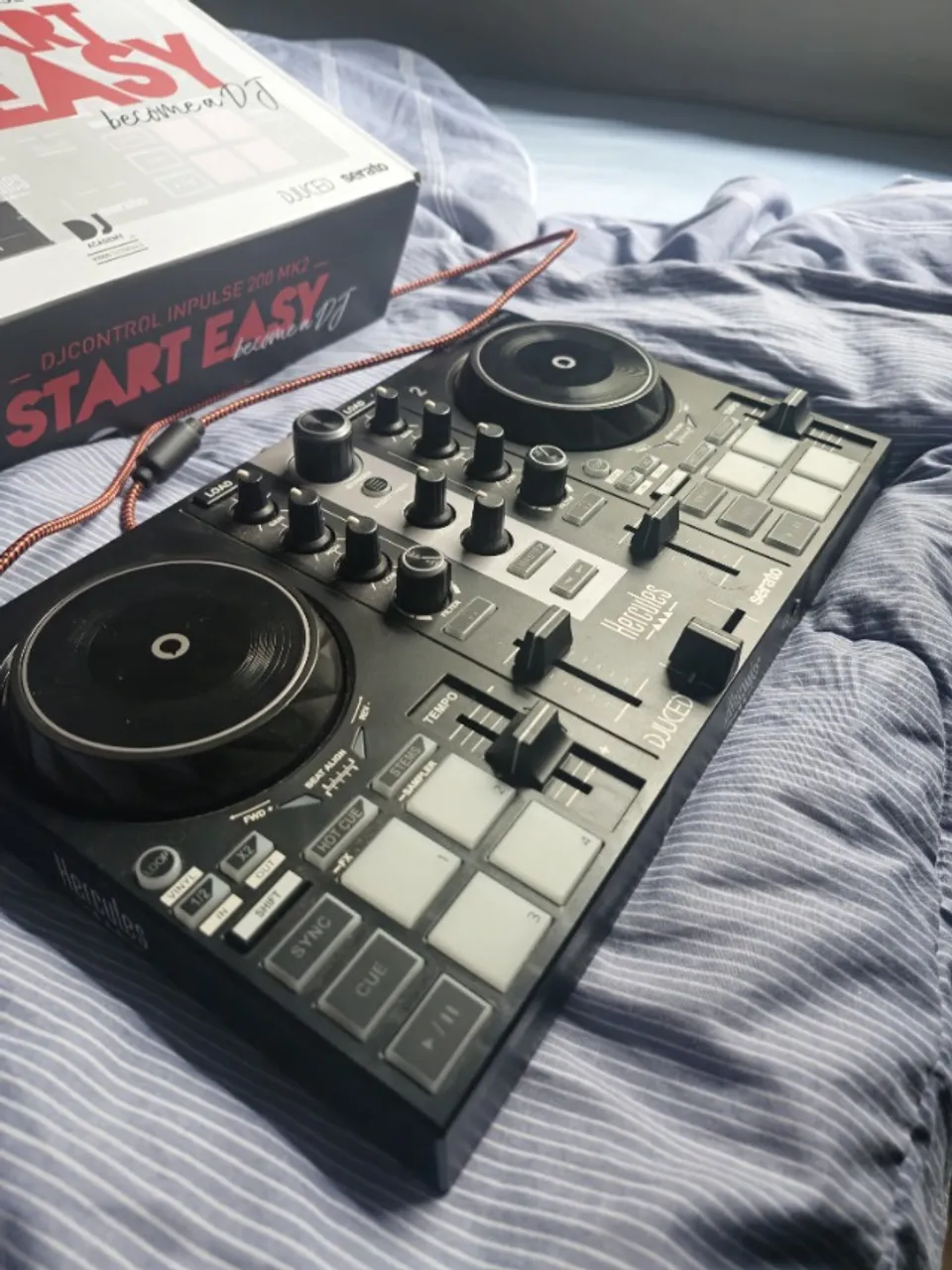 Mesa controladora Hercules DJControl Inpulse 200 MK2