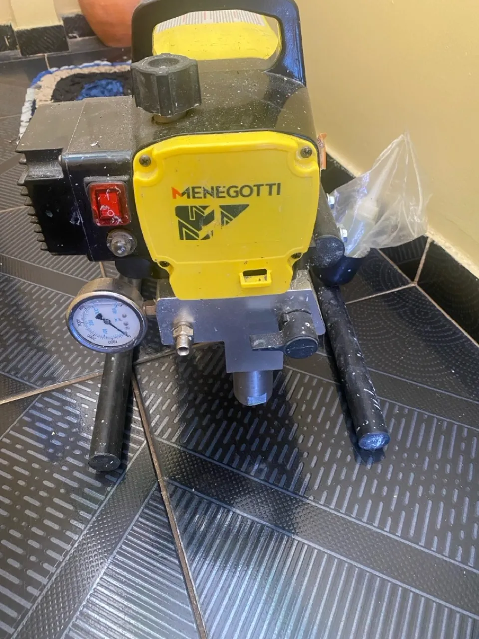Vendo máquina de pintura Airlles