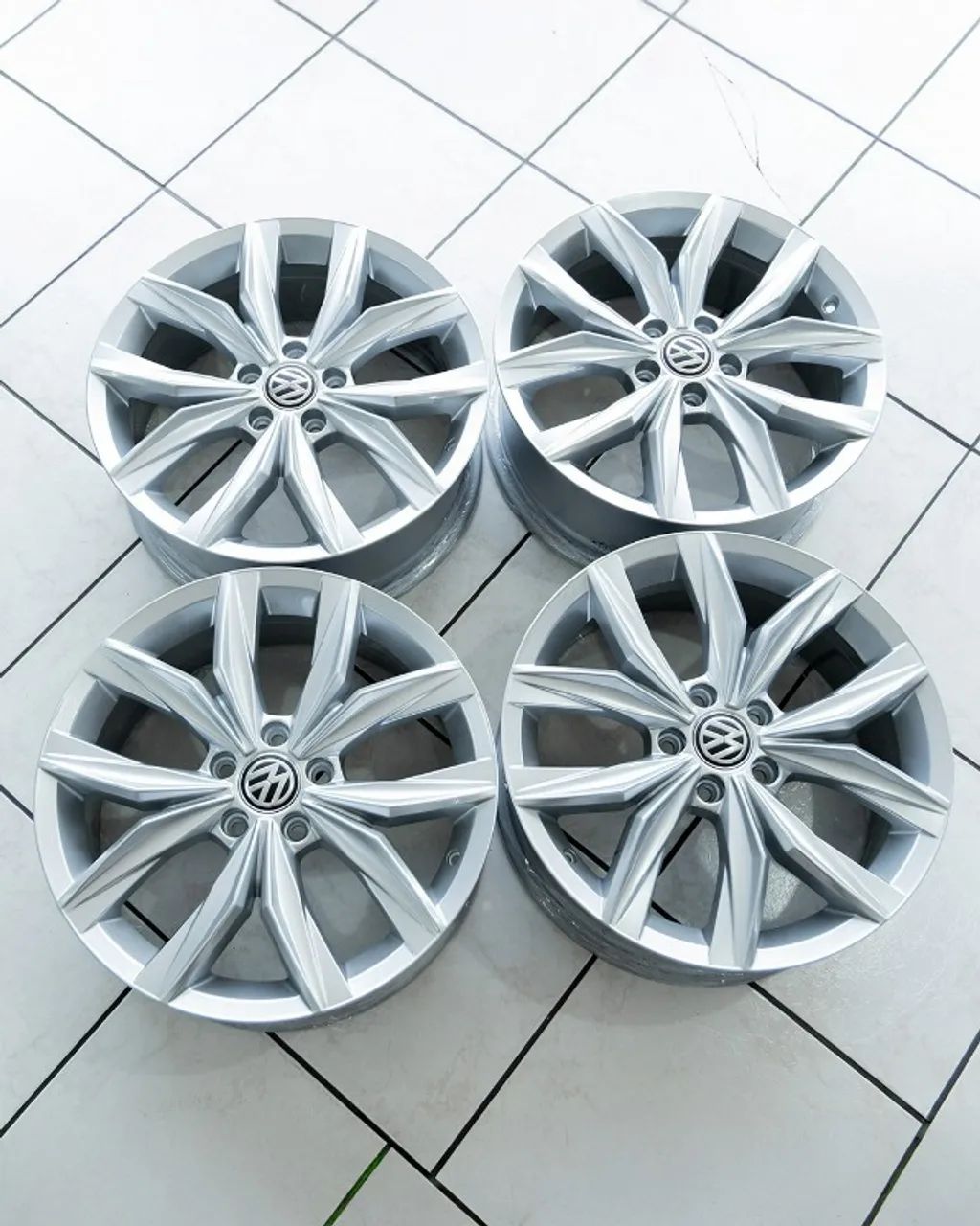 rodas 18 tiguan originais vw 5x112 golf jetta  - Foto 2